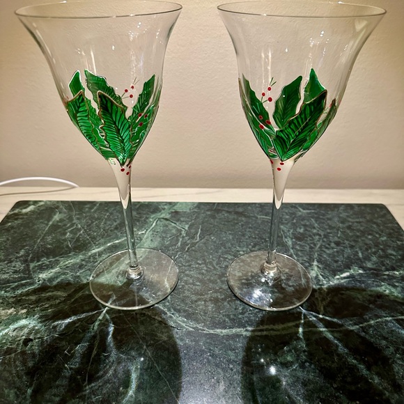 Holly leaf and berries Wine Glasses made in Romania - Picture 2 of 5